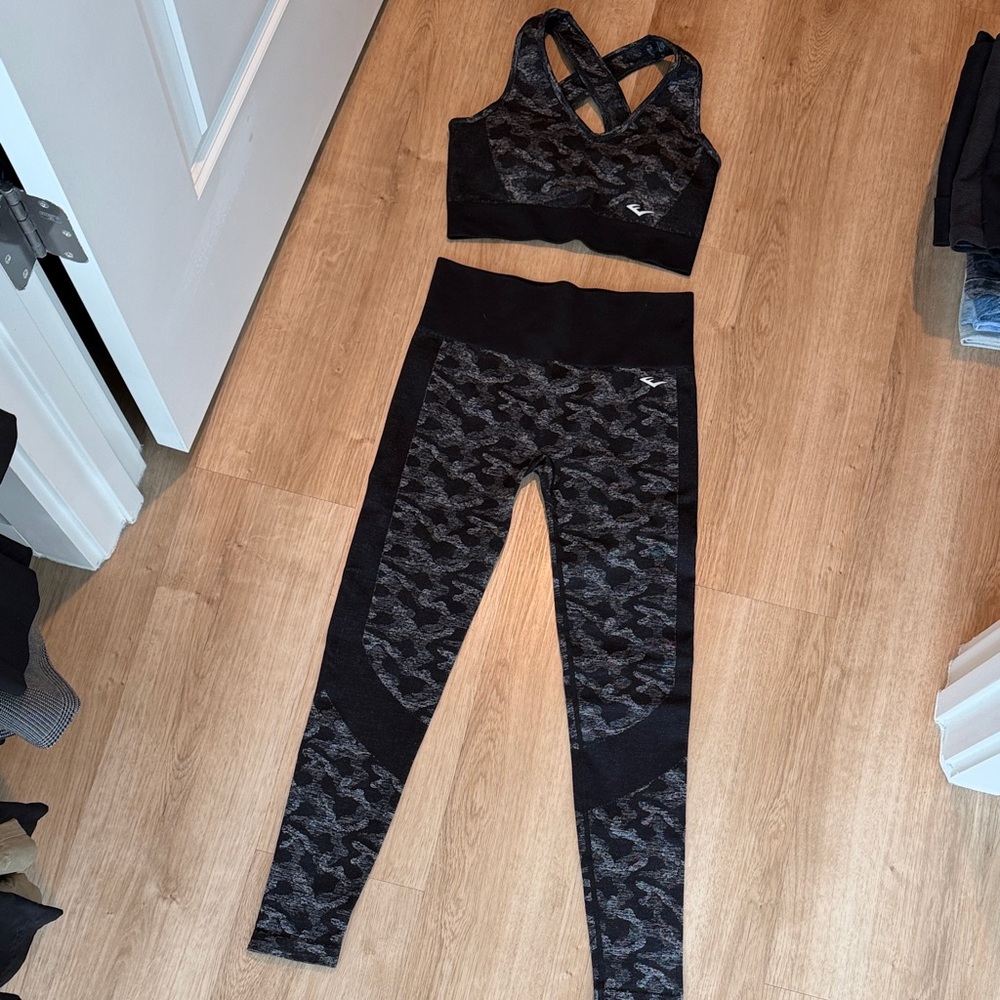Everlast Black & Charcoal Seamless Sports Bra and Legging Set